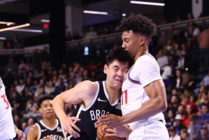 开云官网-防守积极性拉满！崔永熙篮网首秀8分钟获1分2板