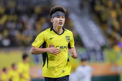 广州豹官方：杨浩眉弓伤口缝合30余针，预计5-7天后拆线